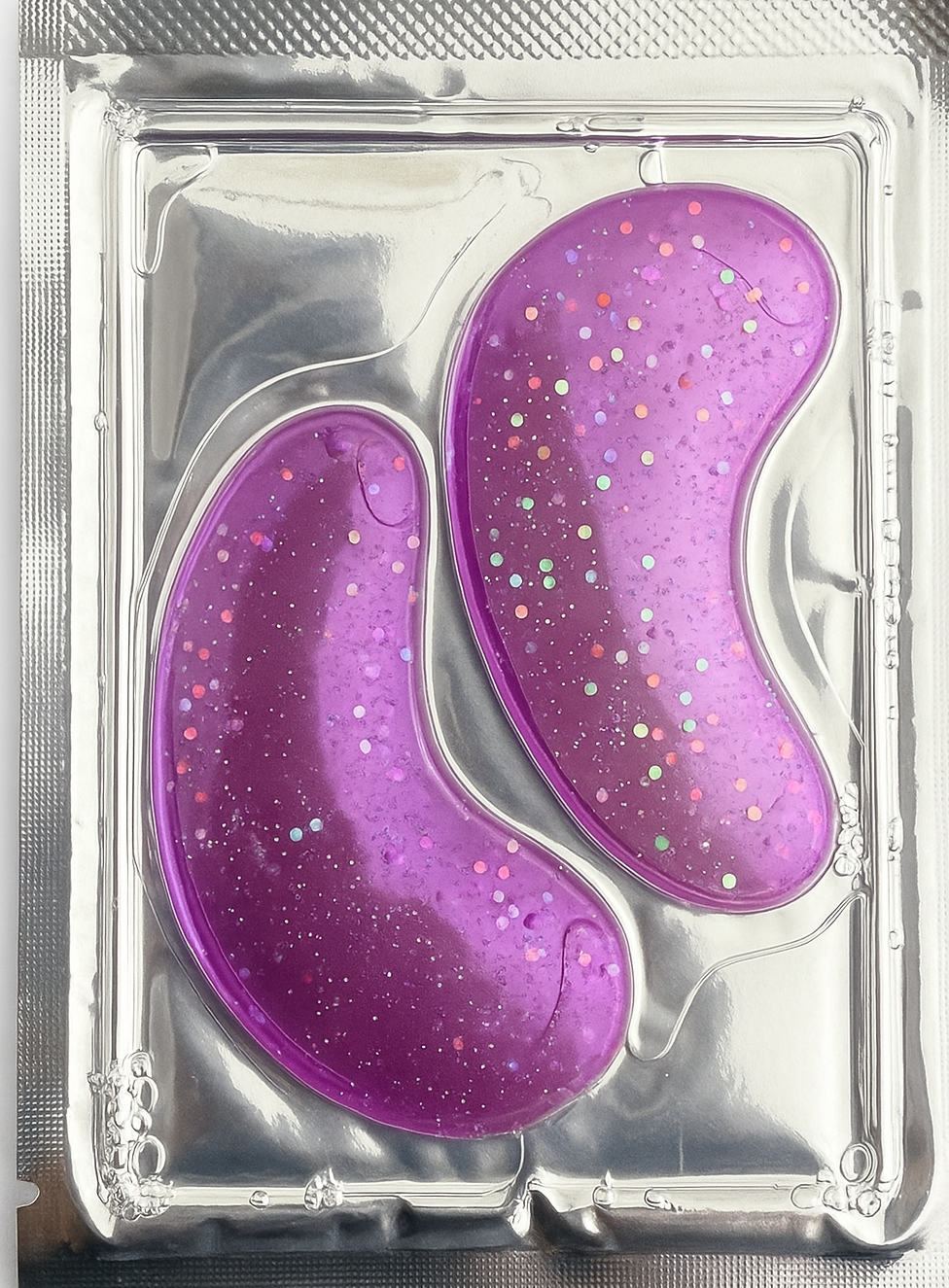 Baiye skincare Purple eye under patch with glitter in a silver packaging case on a white background